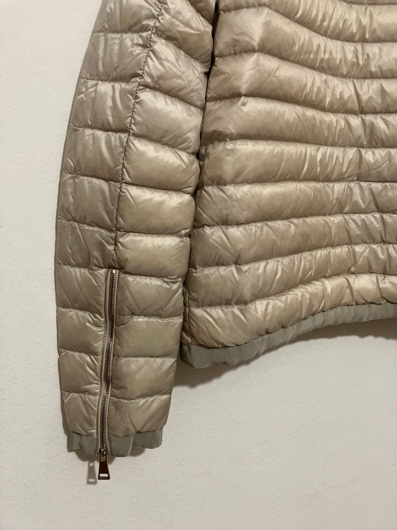 Moncler モンクレール　リボンテープノーカラーライトダウンジャケット