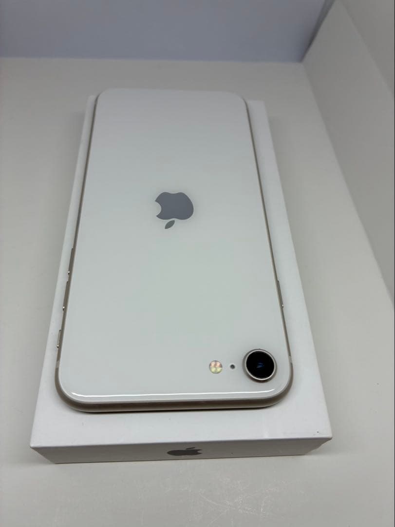 【美品】　iPhoneSE3 64G スターライトSIMフリー　新品バッテリー