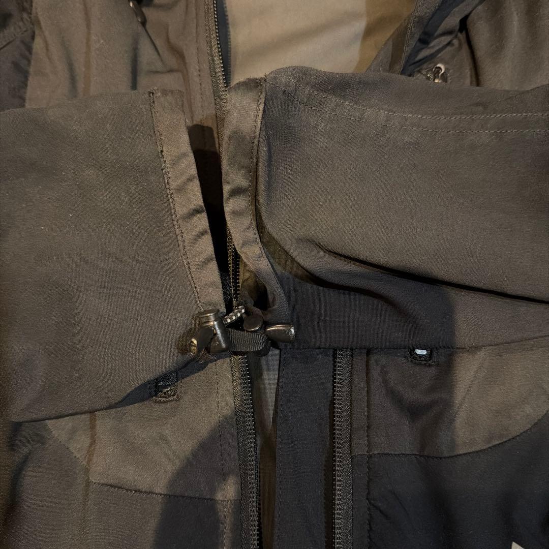 アンドワンダー and wander ブラック マウンテンパーカー