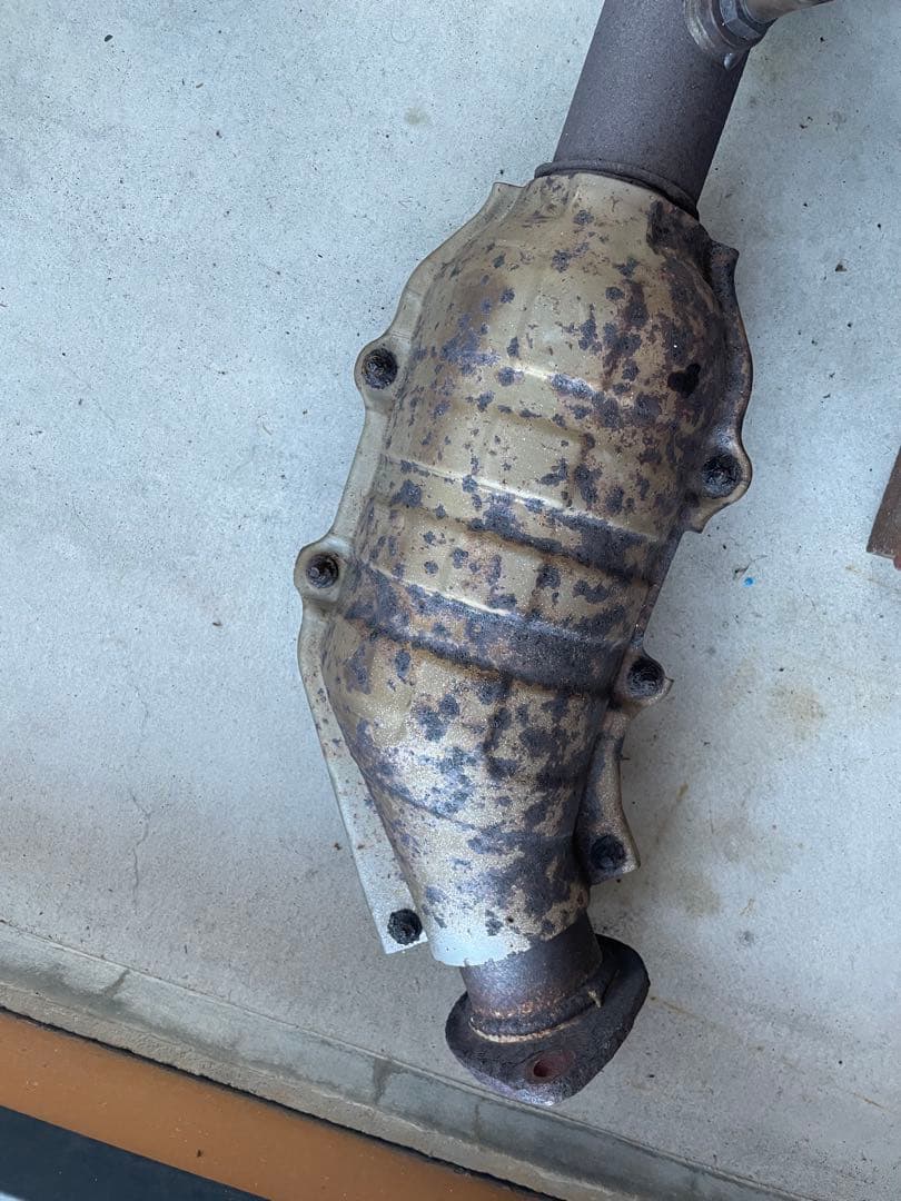 TRH ハイエースマフラー　触媒