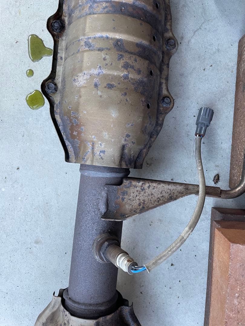 TRH ハイエースマフラー　触媒