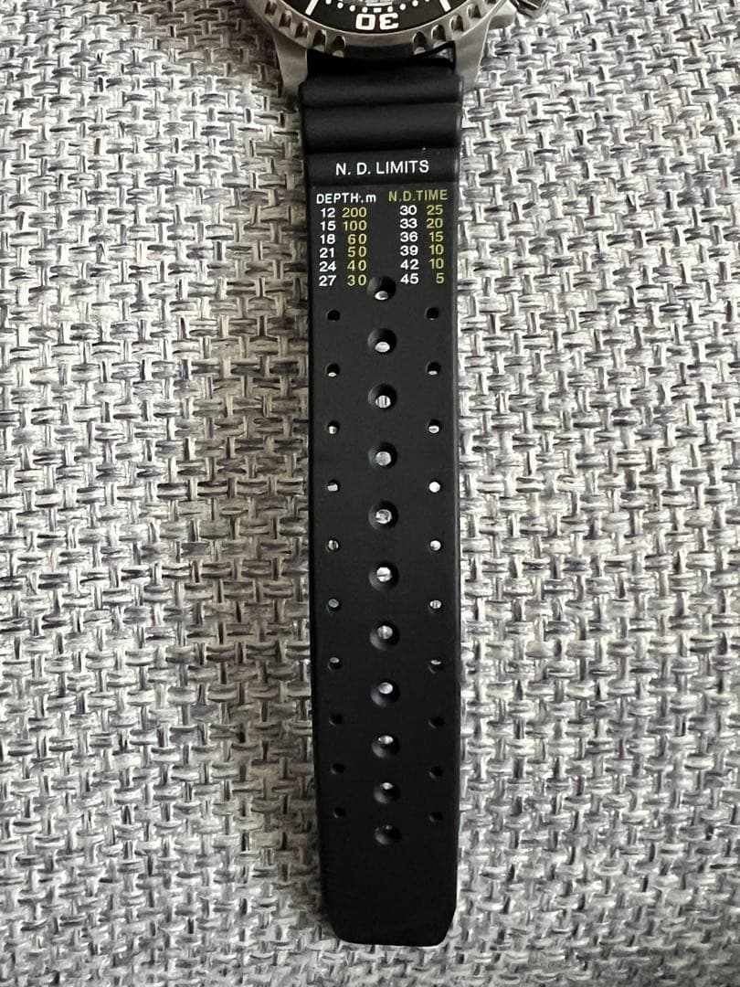 シチズン　エコドライブ　200m防水BN0156-05E