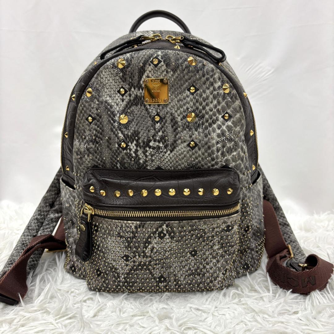 【希少】☆極美品☆ MCM　パイソン柄リュック　スタッズ付　ヴィセトス