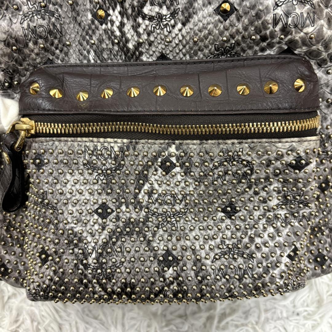 【希少】☆極美品☆ MCM　パイソン柄リュック　スタッズ付　ヴィセトス