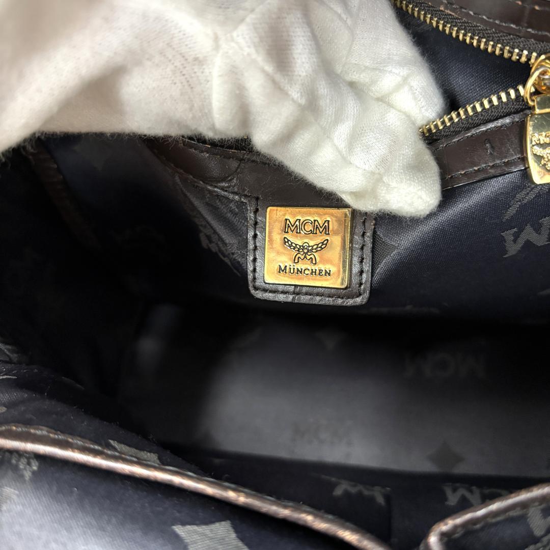 【希少】☆極美品☆ MCM　パイソン柄リュック　スタッズ付　ヴィセトス