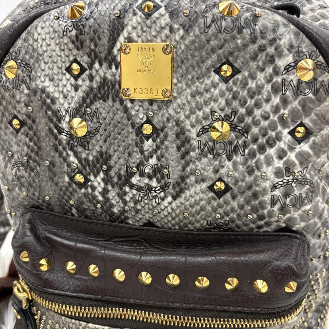 【希少】☆極美品☆ MCM　パイソン柄リュック　スタッズ付　ヴィセトス