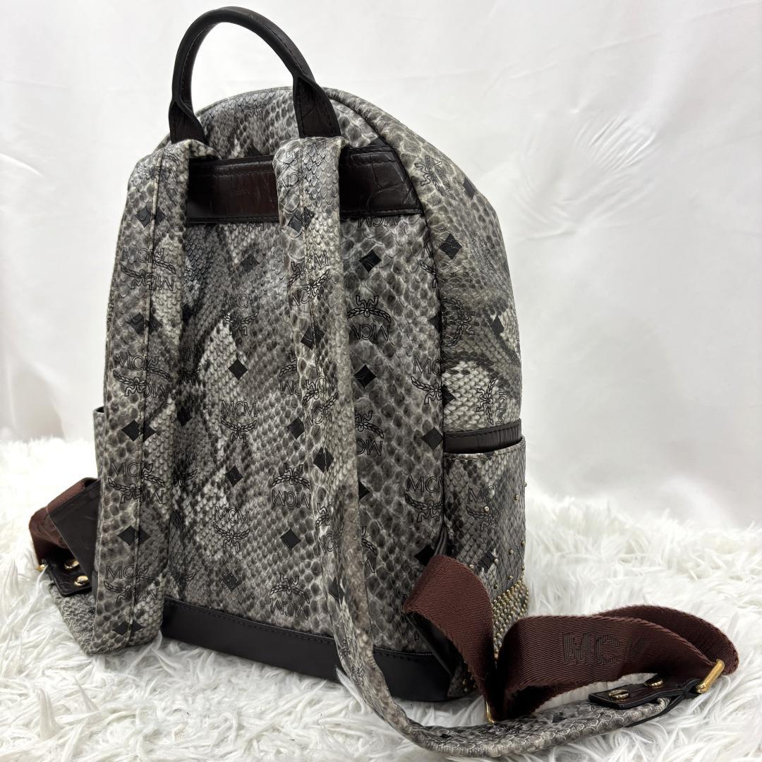 【希少】☆極美品☆ MCM　パイソン柄リュック　スタッズ付　ヴィセトス