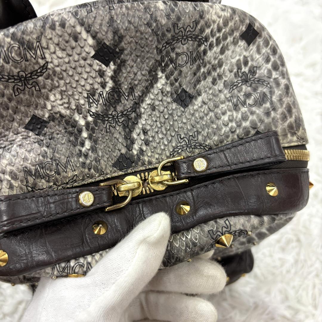 【希少】☆極美品☆ MCM　パイソン柄リュック　スタッズ付　ヴィセトス