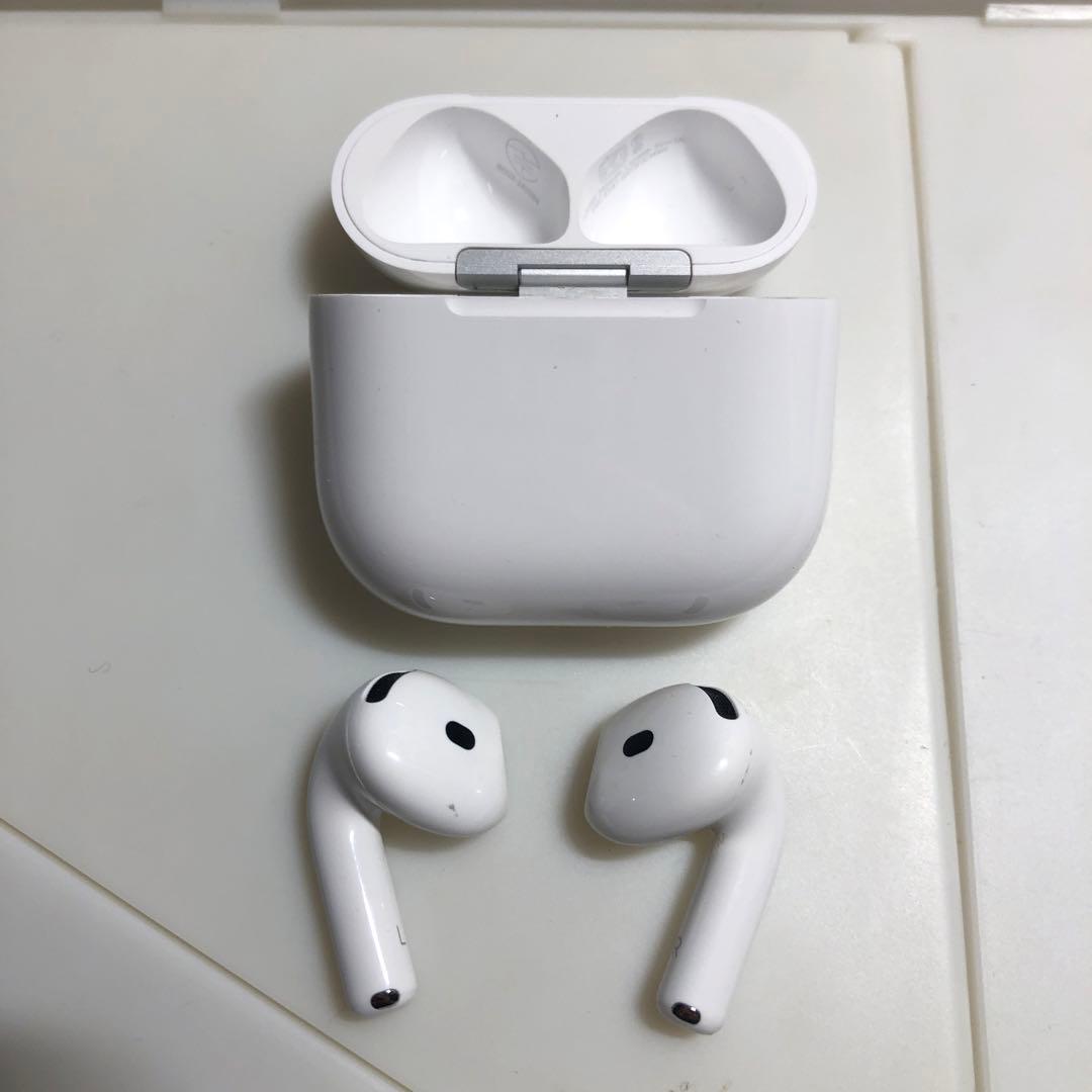 Apple AirPods 第4世代　ANC ノイズキャンセリング付き
