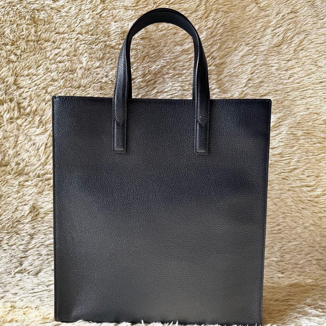 美品　MCM トートバッグ　A4 カモフラ　ロゴ　プレート　レザー　ネイビー