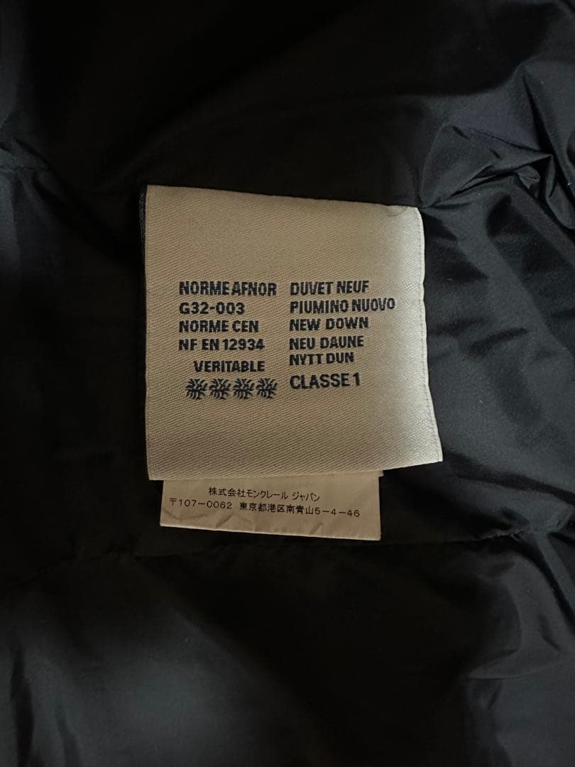 モンクレール フード付きダウンジャケット 黒