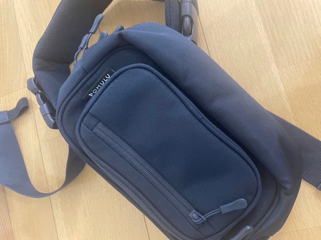 POMULU ヒップシート ネイビー　美品