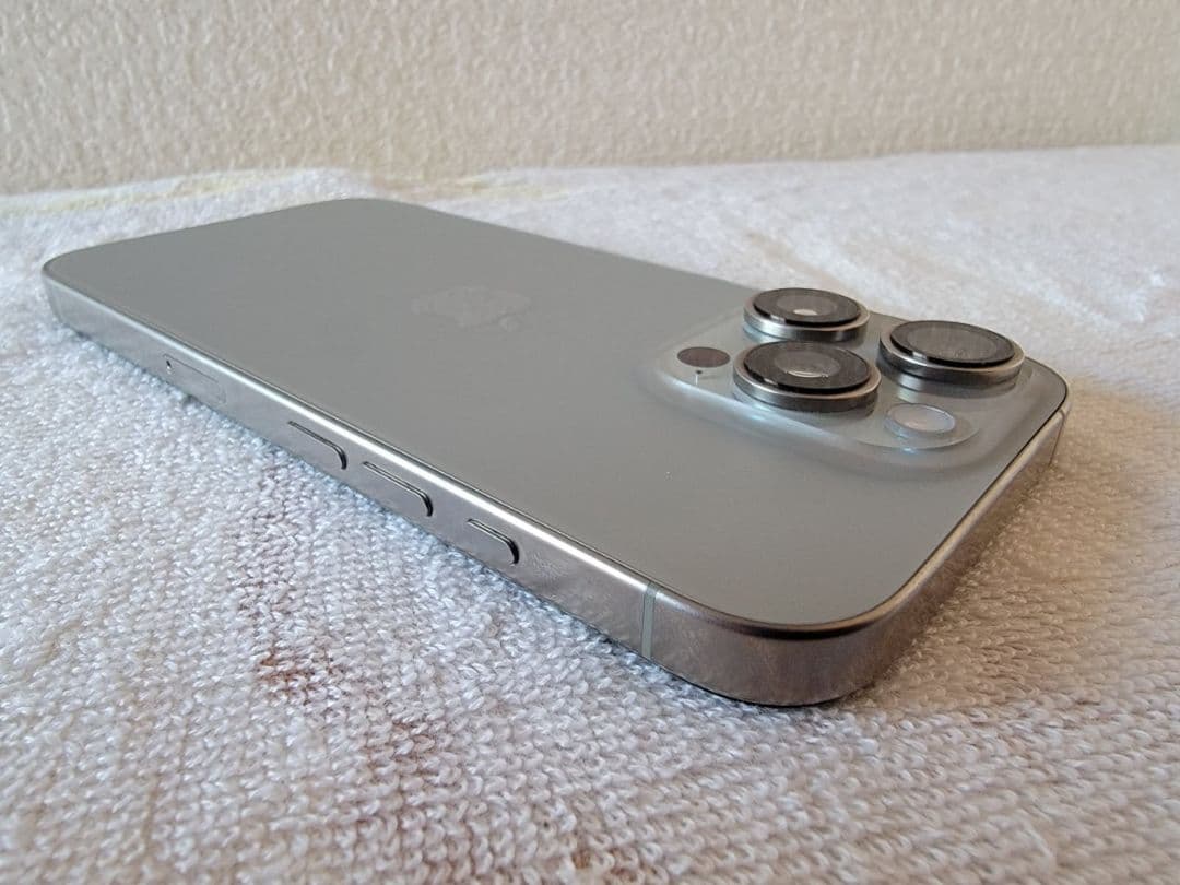 【極美品】iPhone 16 Pro 128GB 国内版 / バッテリー100%