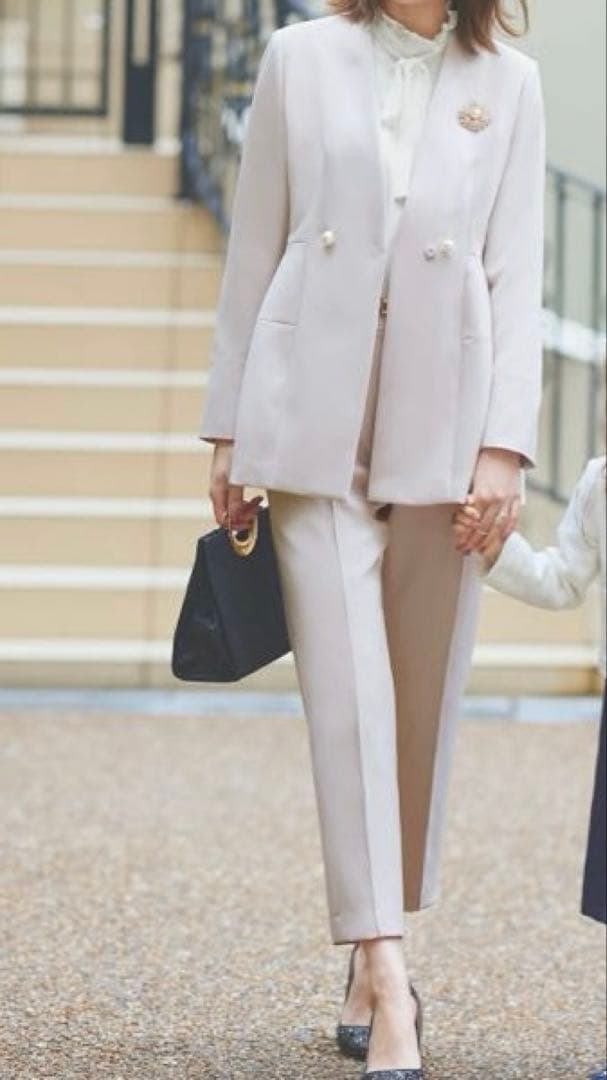 極美品　RUIRUE BOUTIQUE パンツスーツ　アイボリー Mセットアップ