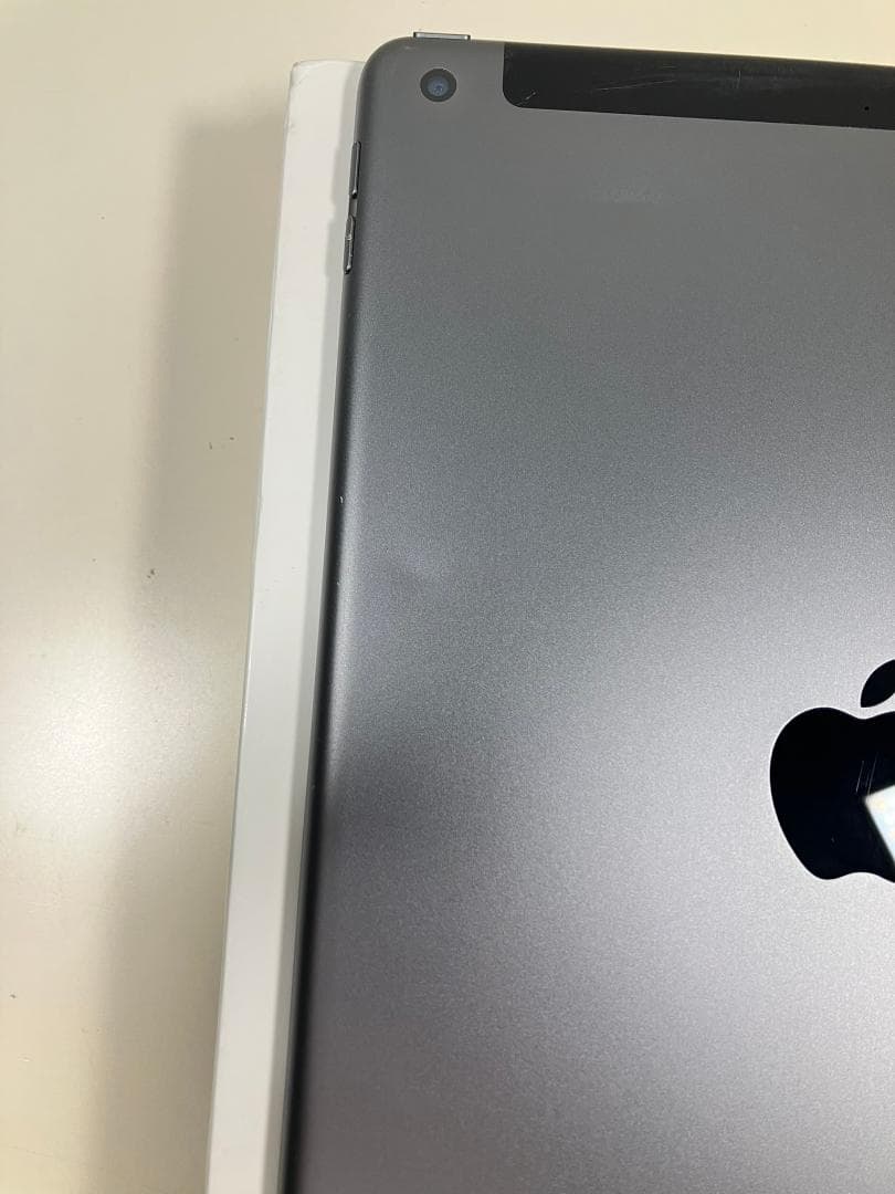 iPad 7世代　32GB グレー　セルラー カバーガラス付