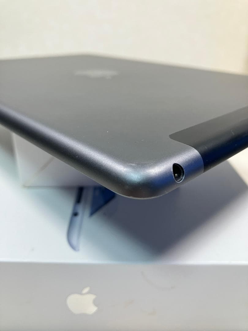 iPad 7世代　32GB グレー　セルラー カバーガラス付