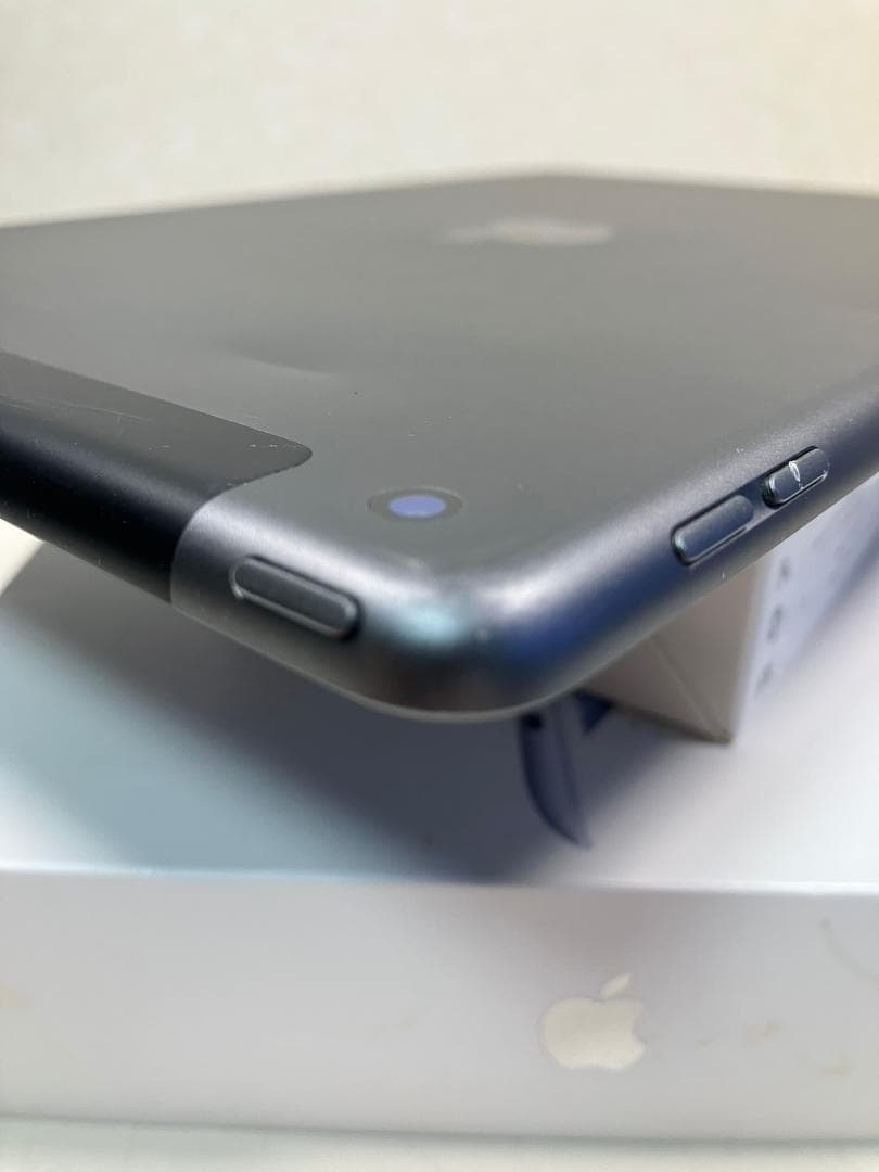 iPad 7世代　32GB グレー　セルラー カバーガラス付