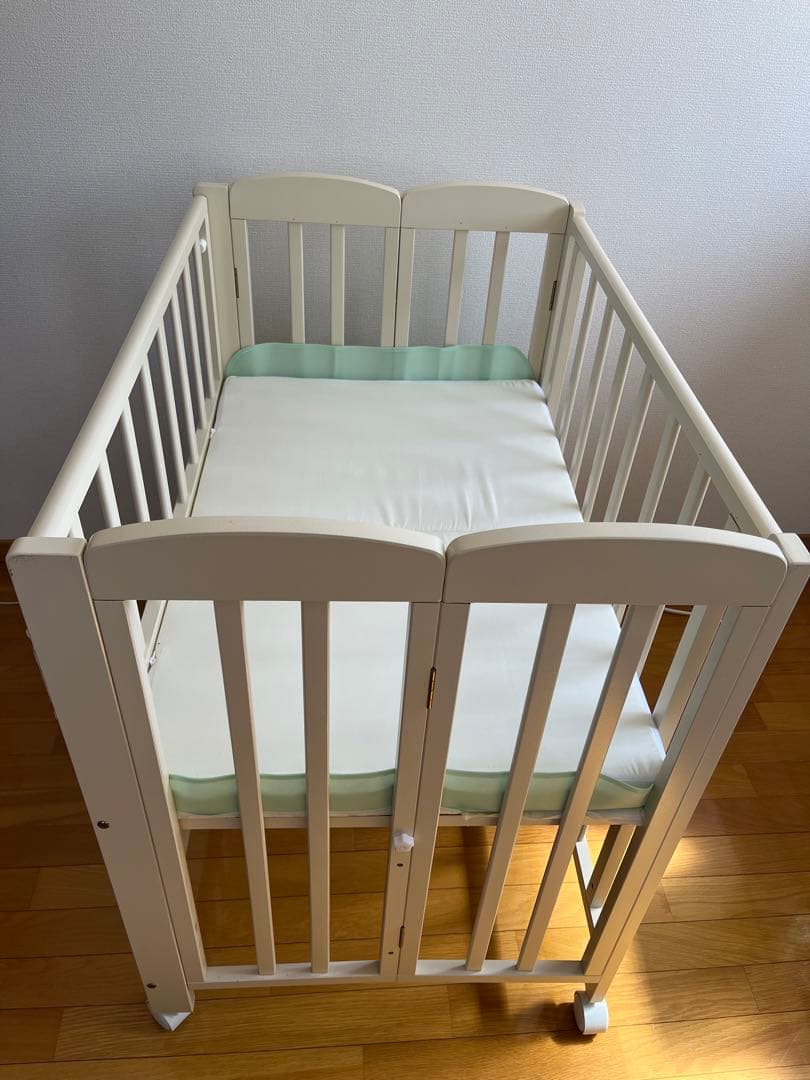 カトージ KATOJI ミニサイズ ベビーベッド クリーム色 付属品付き セール