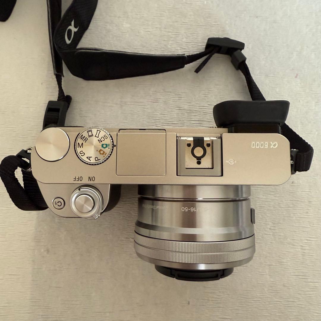h*o様 【中古】SONY α6000 シルバー ダブルズームレンズキット