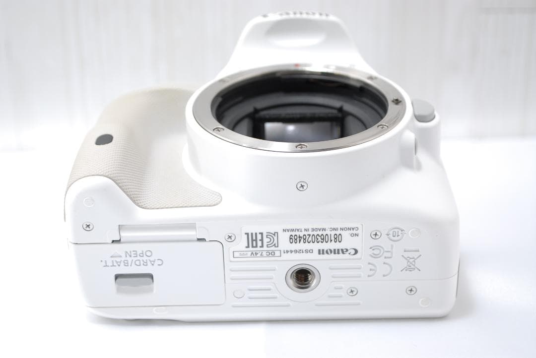 ✨人気のホワイト✨Canon EOS Kiss X7 トリプルレンズ スマホ転送