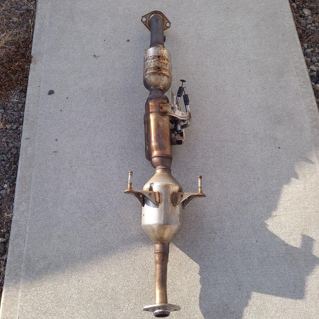 50系プリウス　フロントパイプ　触媒