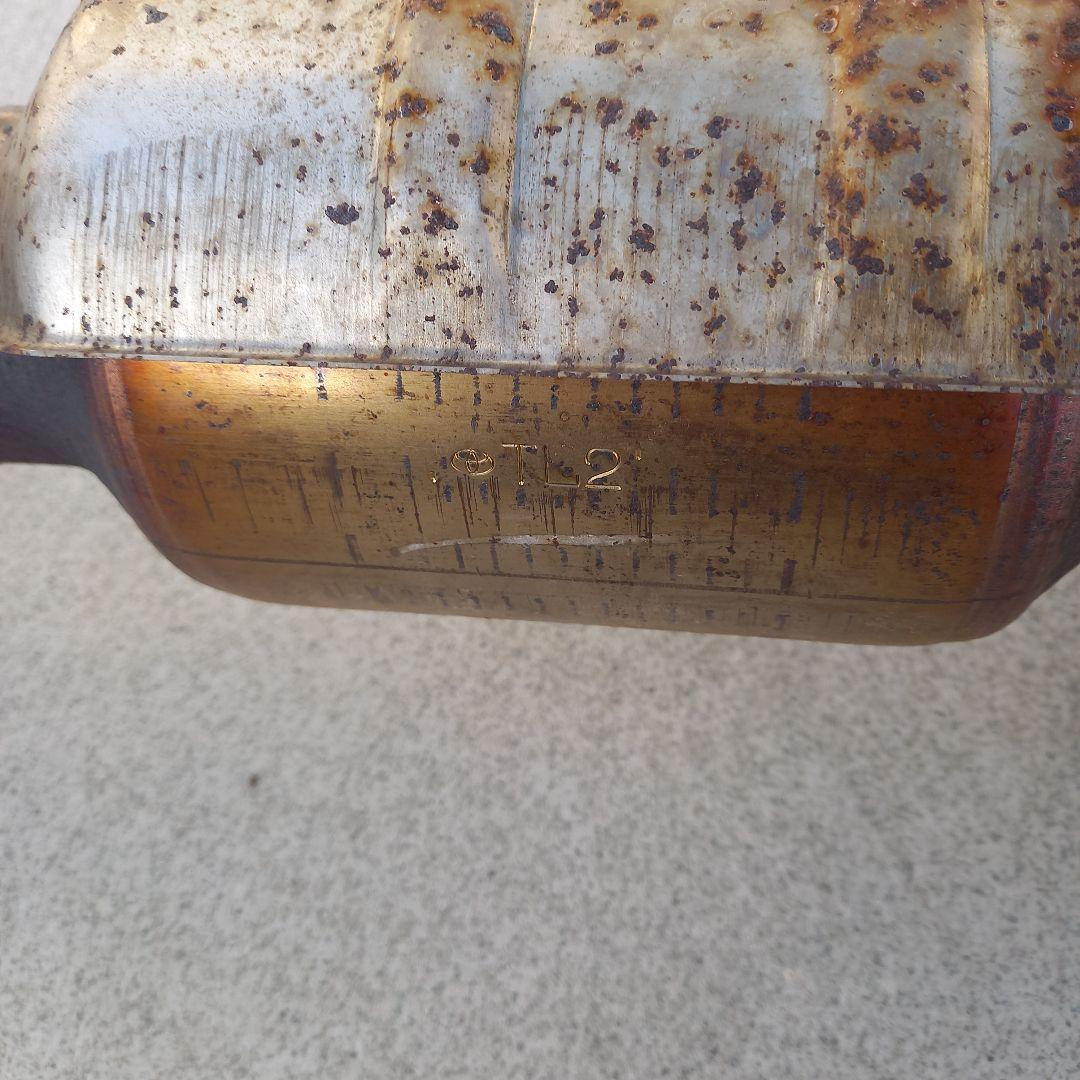 50系プリウス　フロントパイプ　触媒