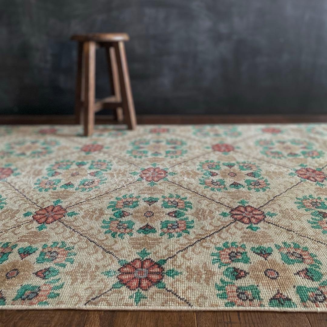 フラワータイル風　ヴィンテージラグ　トルコラグ