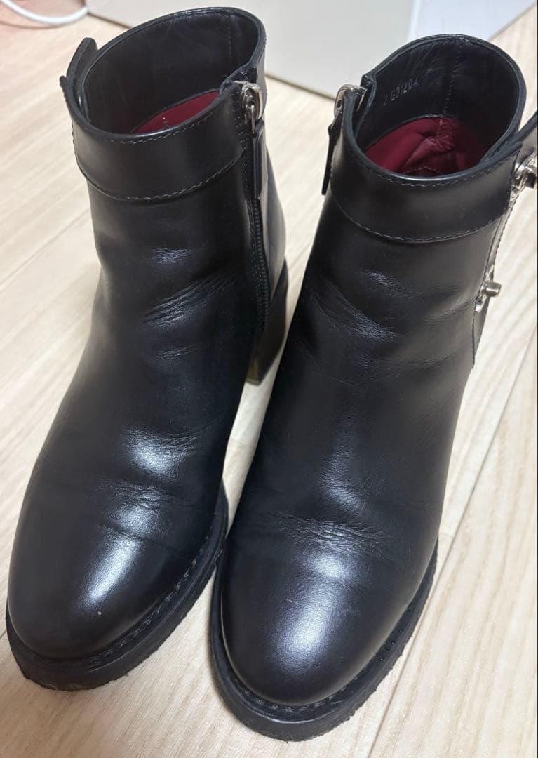 CHANEL 黒 レザーブーツ ジッパー付き