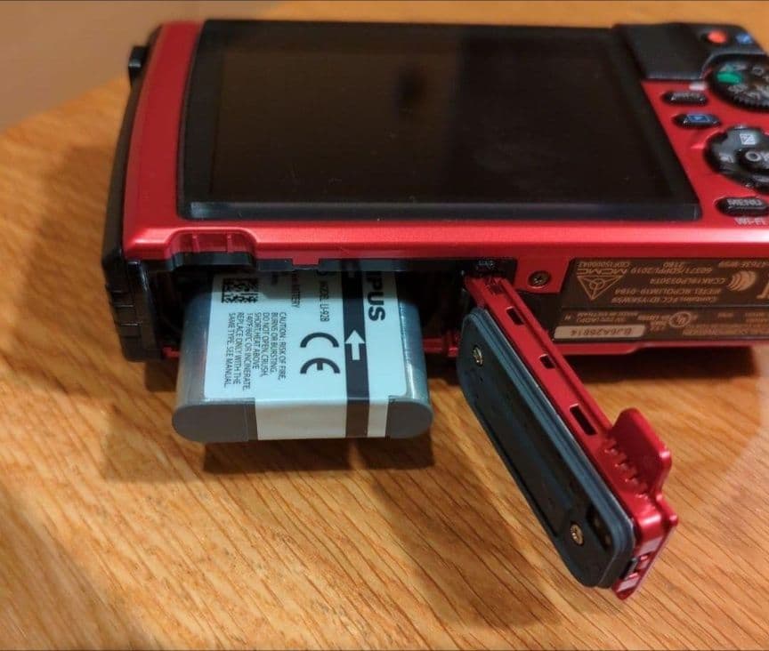 OLYMPUS デジタルカメラ　TG-6