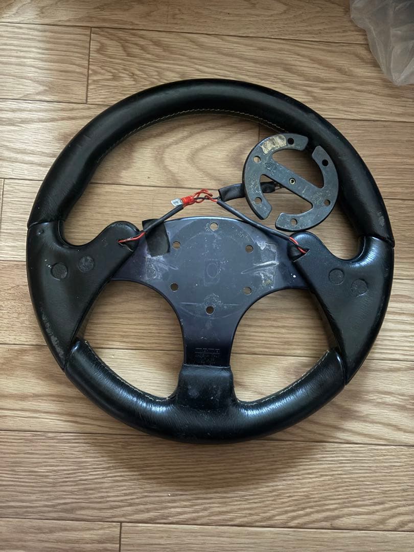 MOMO ステアリング スパイダー