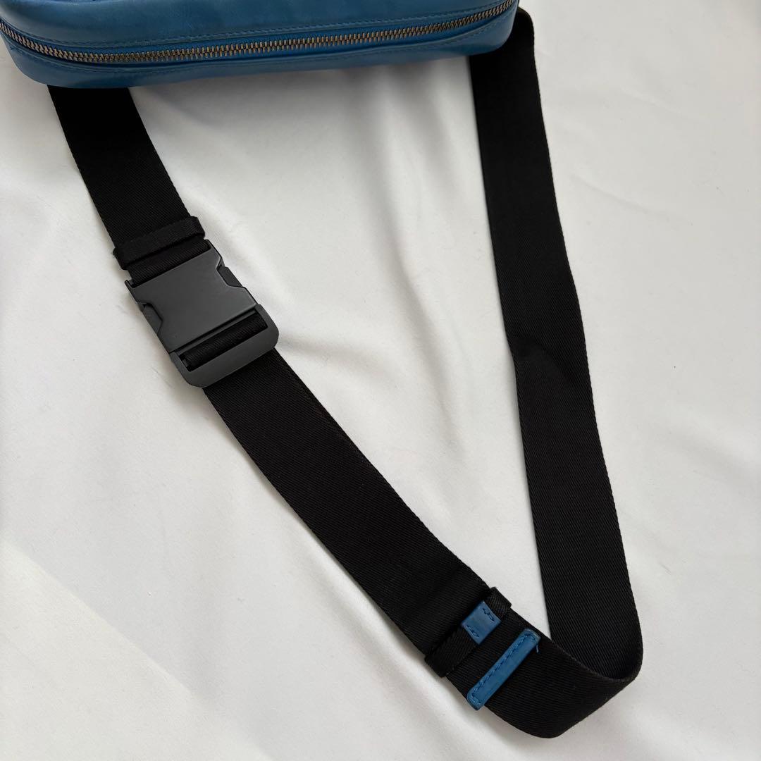 ボッテガヴェネタ イントレチャート ボディバッグ ブルー