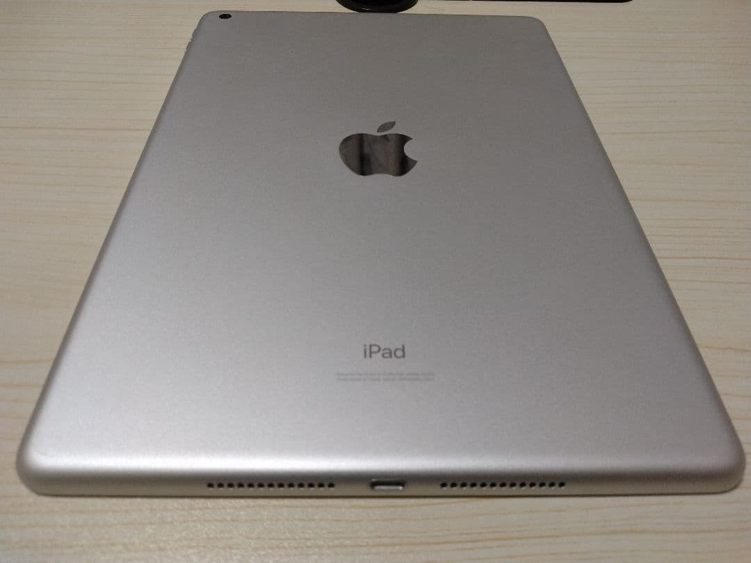 4 iPad 10.2インチ本体、128GB、シルバー、8世代、値下げ交渉不可