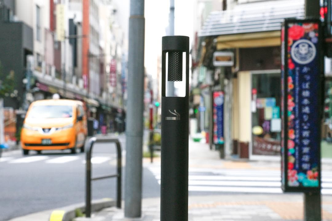 ☆値下げ、訳あり☆ オシャレ！スタンド 灰皿　丸型　ブラック