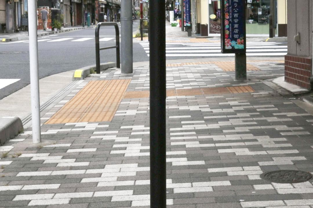 ☆値下げ、訳あり☆ オシャレ！スタンド 灰皿　丸型　ブラック