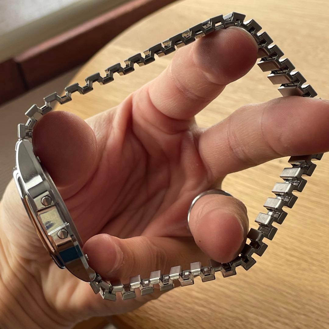 【美品】値下げ中即納 timex シルバー 腕時計 supremeベースモデル