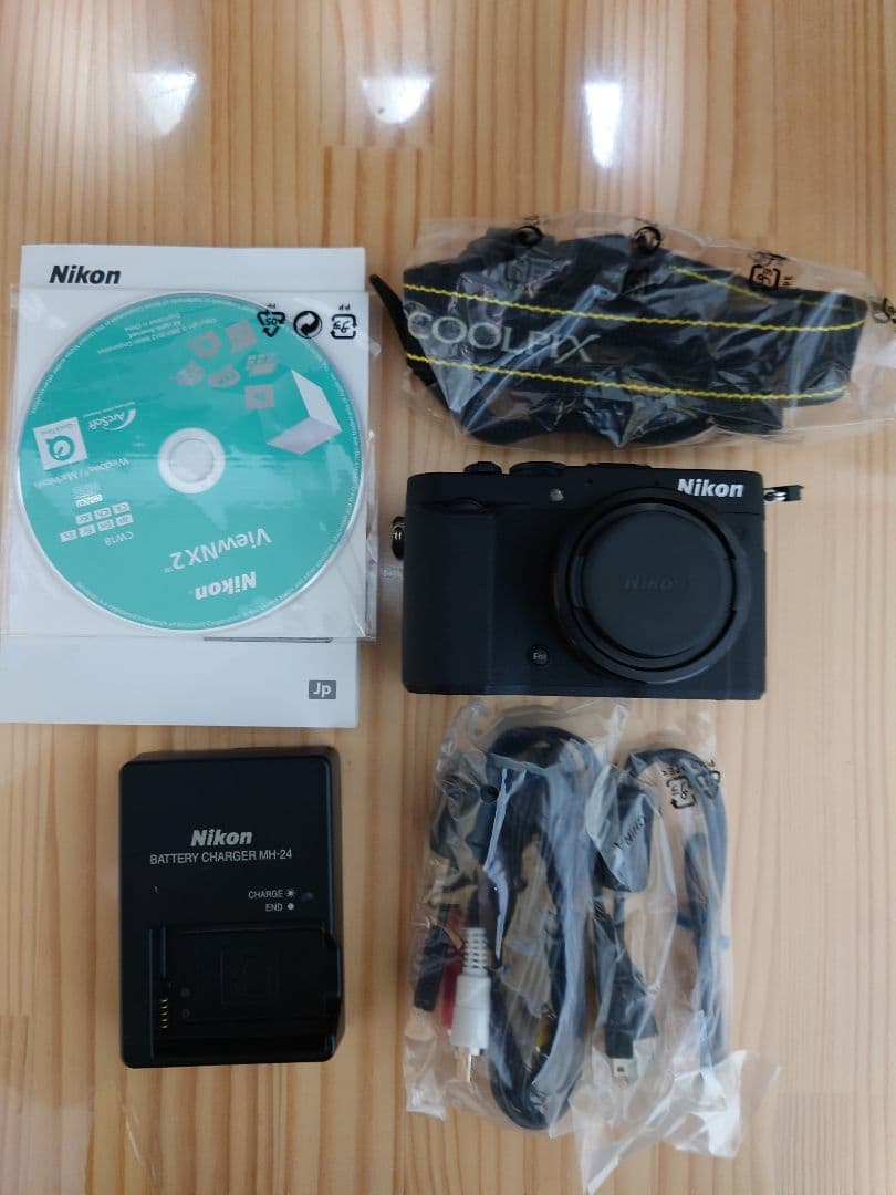 Nikon ニコン COOLPIX クールピクス P7700 付属品充実