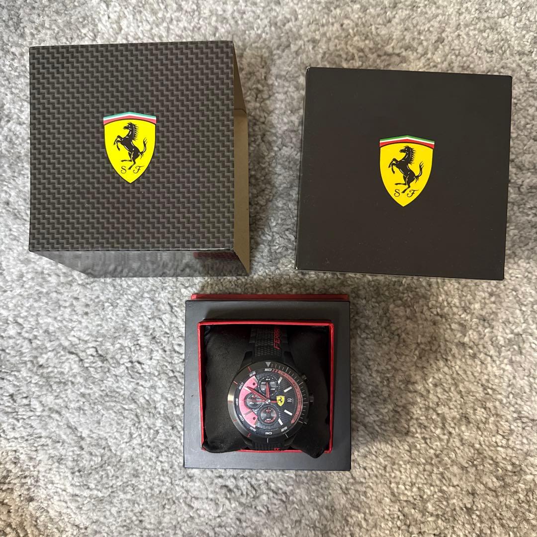 Ferrari スクーデリアクロノグラフ 腕時計 ブラック/レッド　箱あり