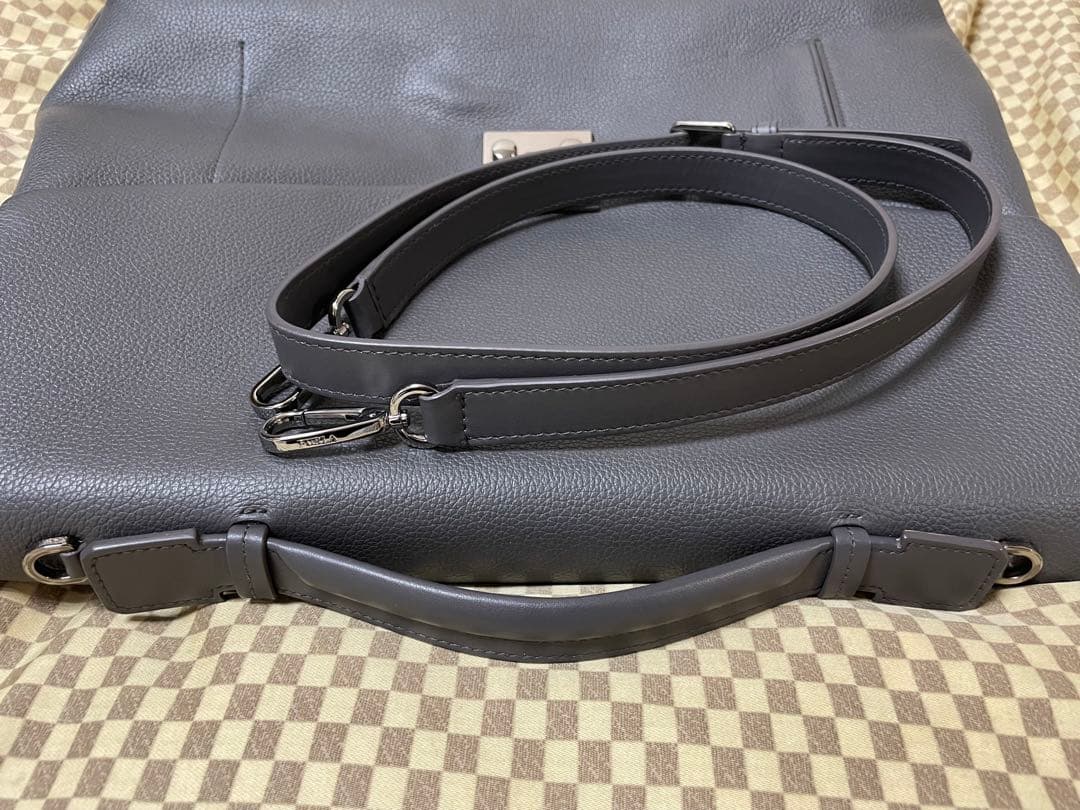 マ*ん様 極上美品　正規品　本革　FURLA ビジネスバッグ　シボ革　グレー