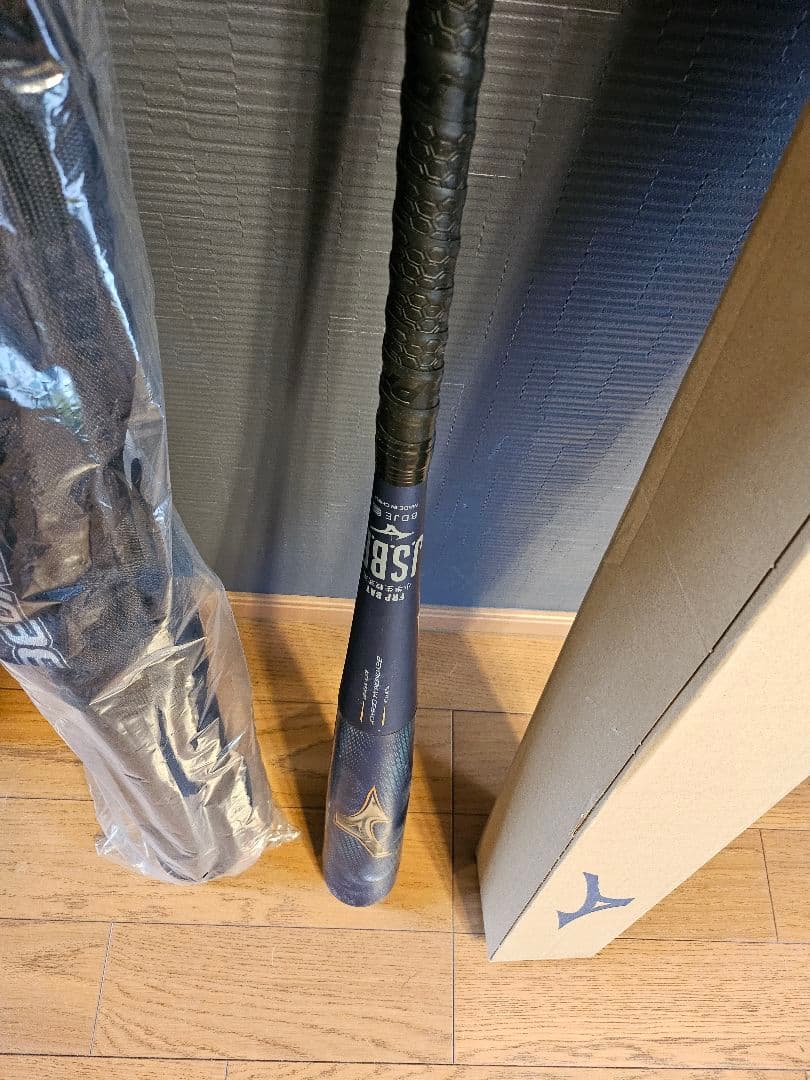 レガシー　80cm/580g　ミドルバランス　グリップテープ、バットケース新品