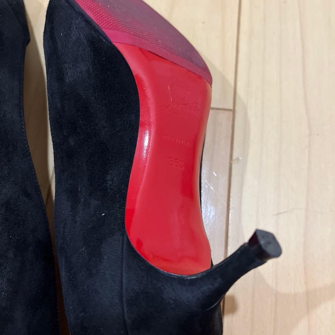 Christian Louboutin 黒 スエード パンプス