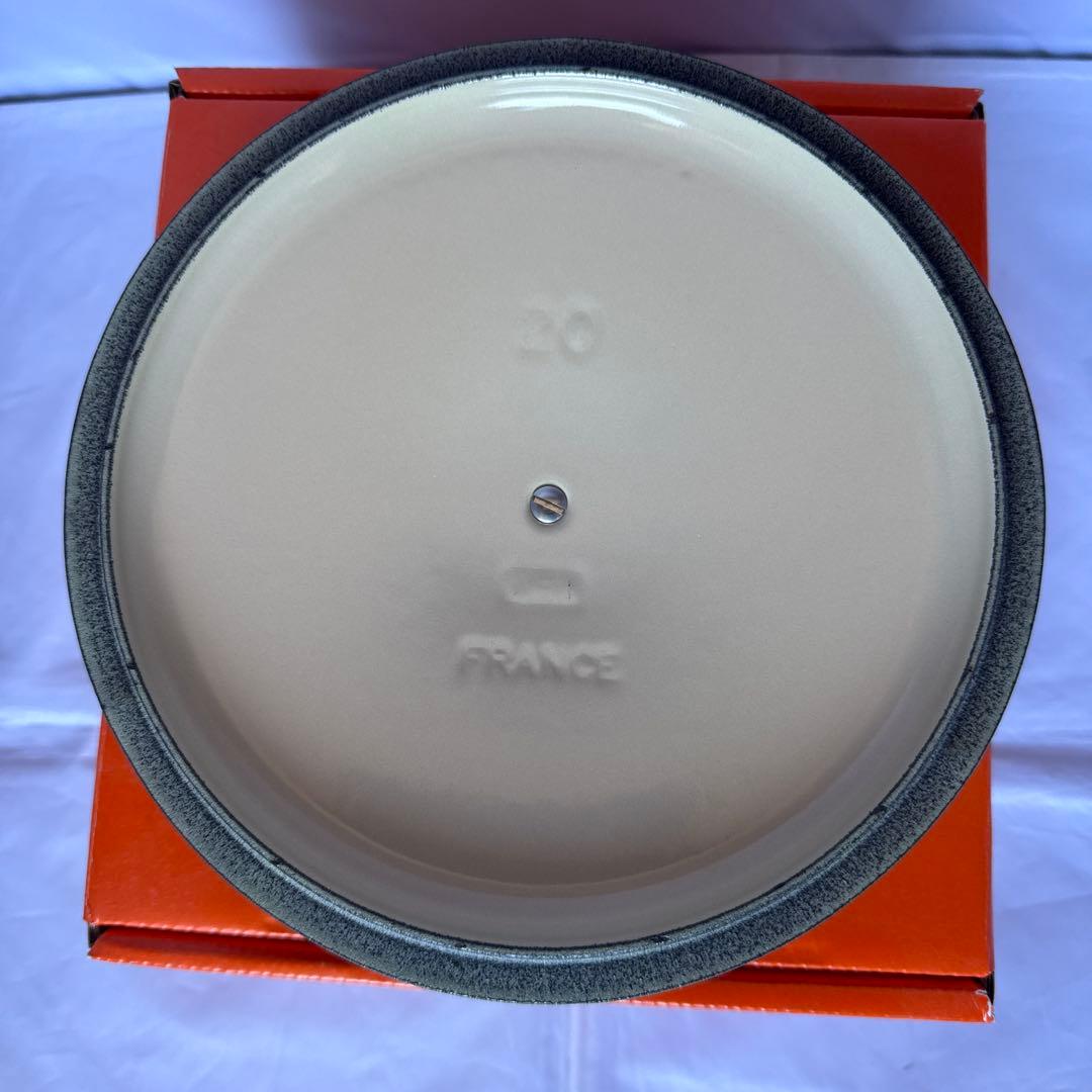 703　ル・クルーゼ 20㎝ 限定カラー PALM LE CREUSET