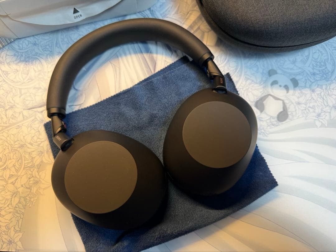 美品　SONY ヘッドホン　WH-1000XM6-BM