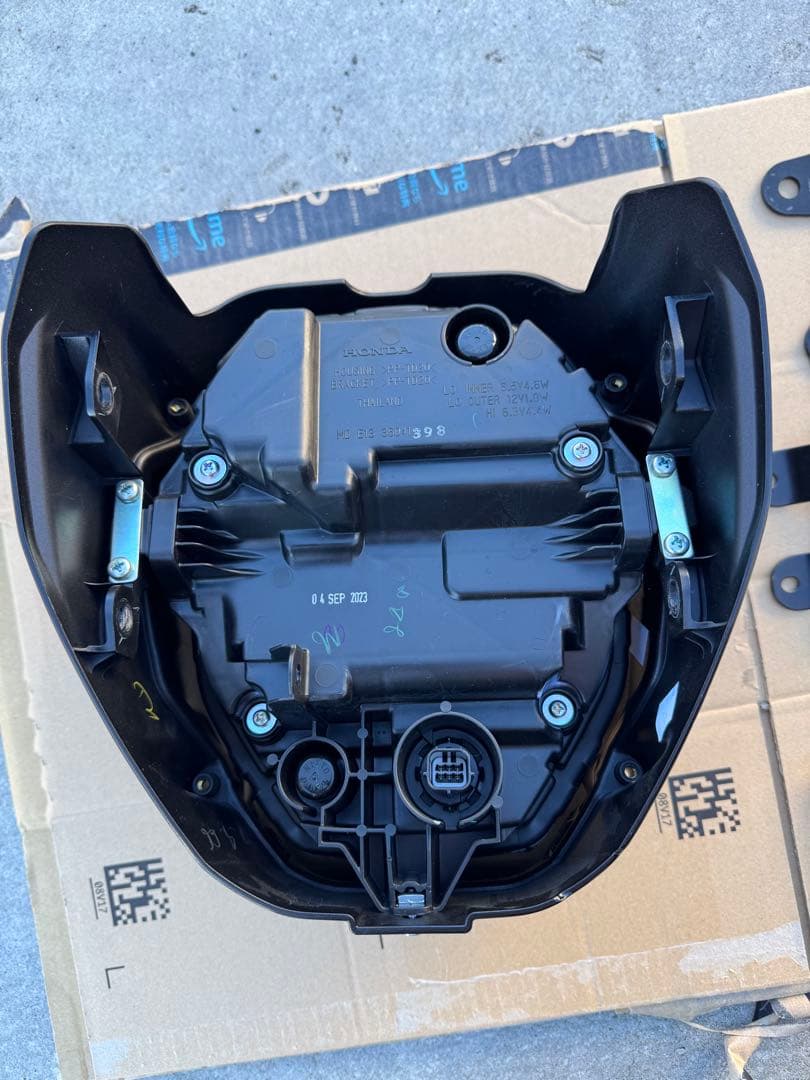 23年式グロム　純正ヘッドライト