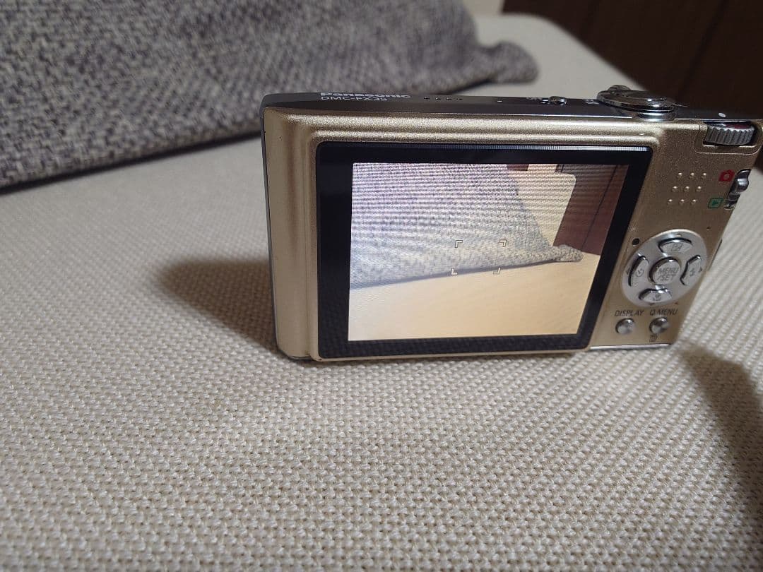LUMIX FX35 三脚付き　ゴールド　美品　デジカメ