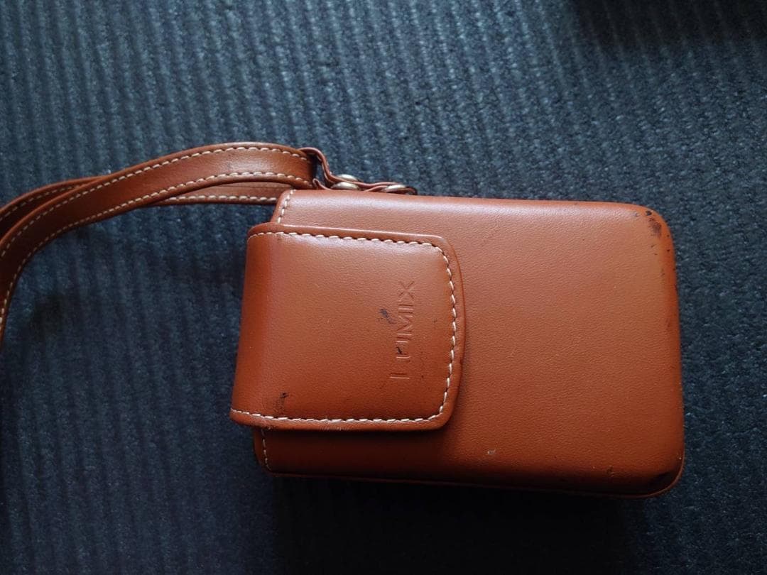 LUMIX FX35 三脚付き　ゴールド　美品　デジカメ