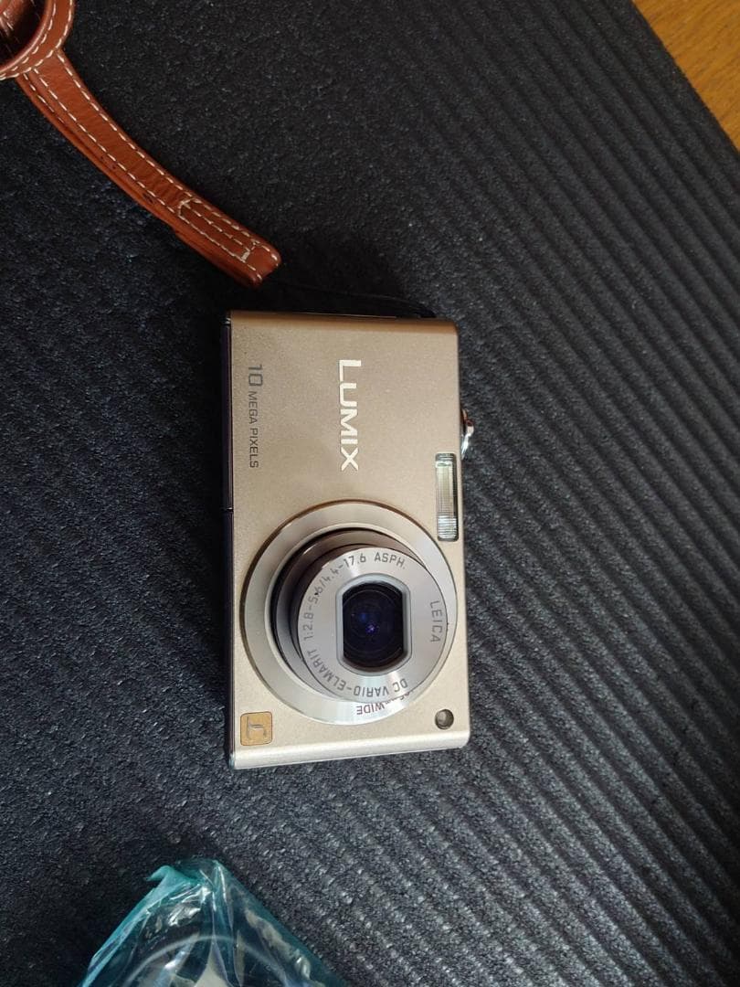 LUMIX FX35 三脚付き　ゴールド　美品　デジカメ