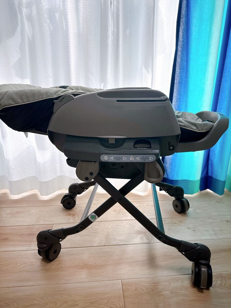 美品 Combi ネムリラAUTO SWING BEDi おやすみドームEG