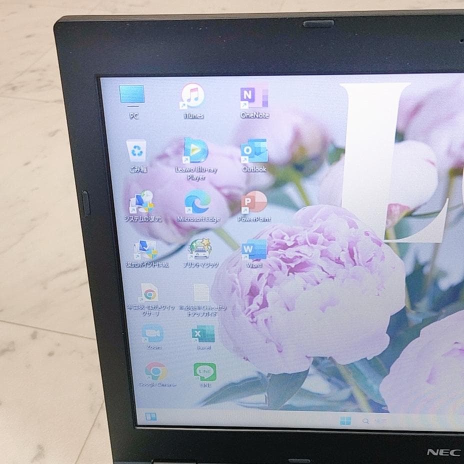 美品☆オフィスつきノートパソコンSSD256GB・8GBで快適　書類作成 DVD