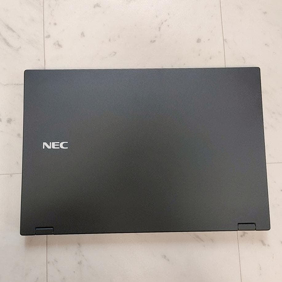 美品☆オフィスつきノートパソコンSSD256GB・8GBで快適　書類作成 DVD