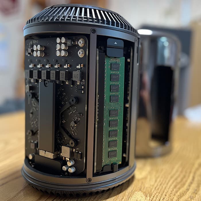 Mac Pro Late 2013 12コア 32GB D500　512GB
